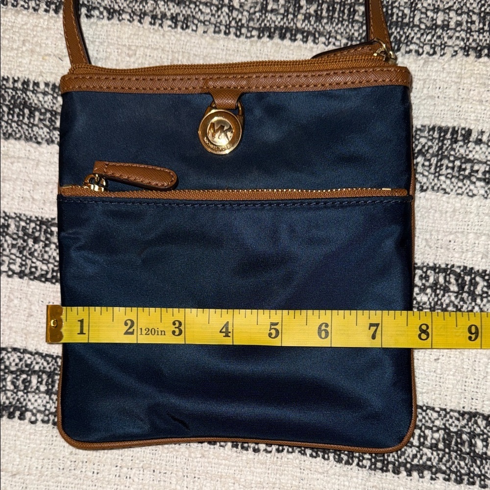 Michael Kors blue & tan nylon & leather crossbody compact travel pockets purse - Picture 10 of 13